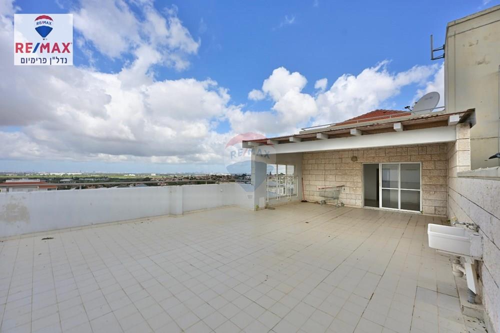Apartment for Sale in שוהם - Image 1