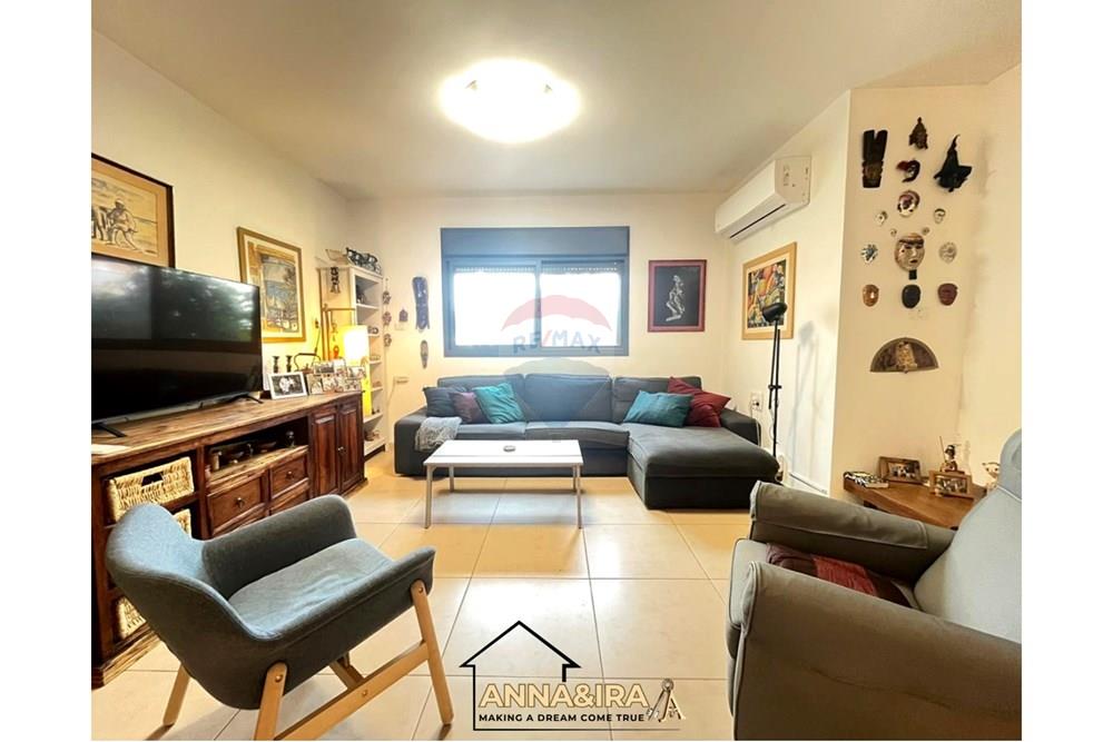 Apartment for Sale in מעלות - Image 2