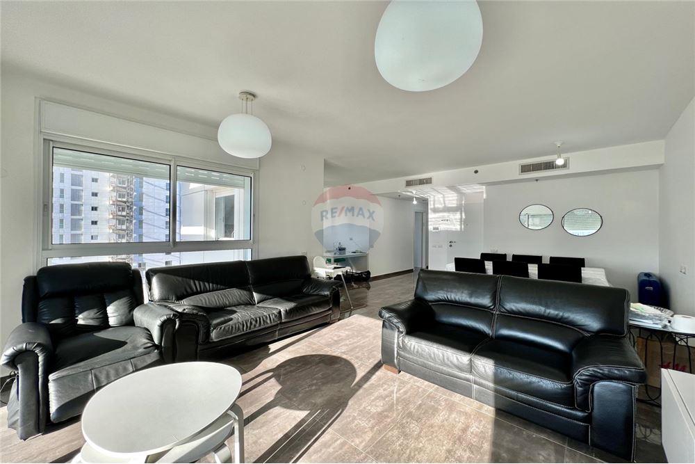 Apartment for Sale in Netanya - Image 2