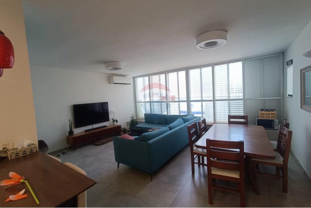 Apartment for Sale in Kfar Saba - Image 1