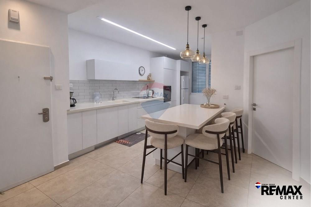 Apartment for Sale in Rishon LeZion - Image 2
