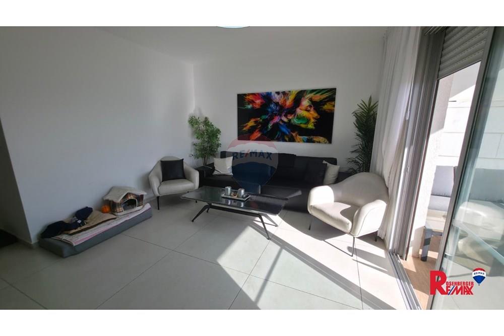 Apartment for Sale in Rishon LeZion - Image 1