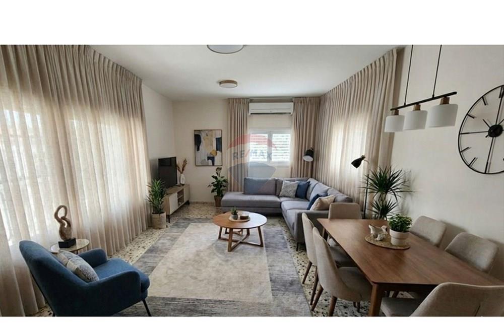 Apartment for Sale in Rishon LeZion - Image 1