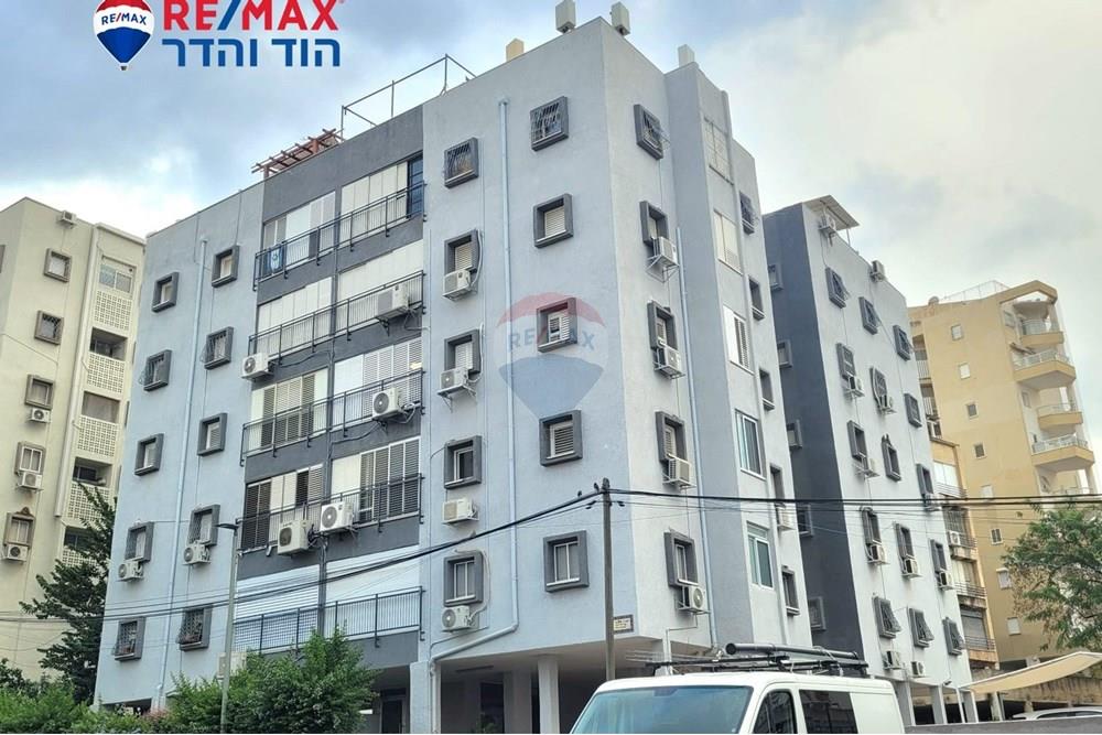 Apartment for Sale in Hod HaSharon - Image 2