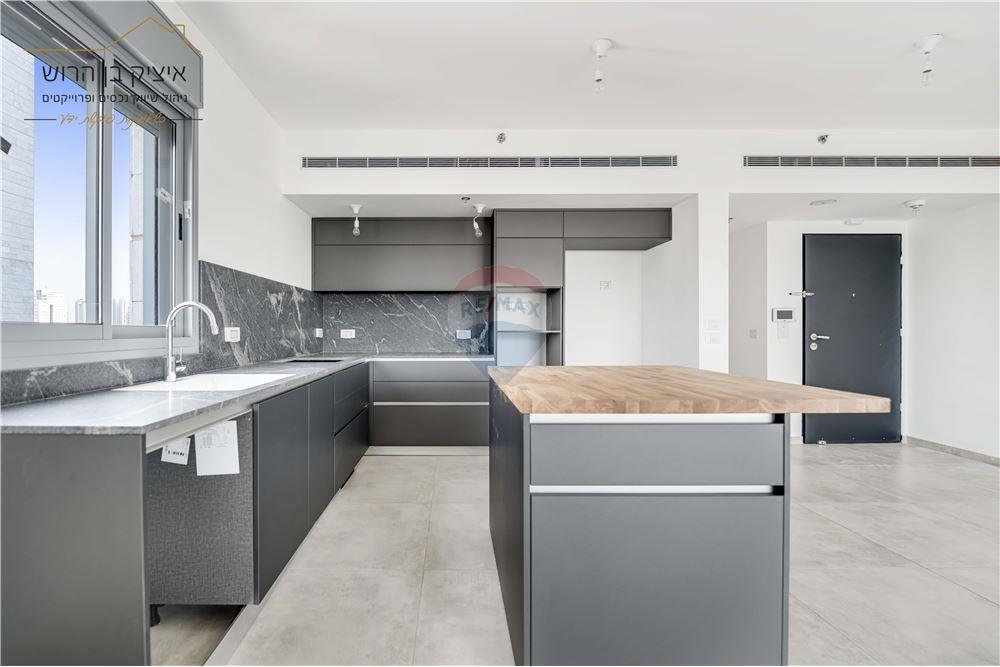 Apartment for Sale in קרית אונו - Image 7