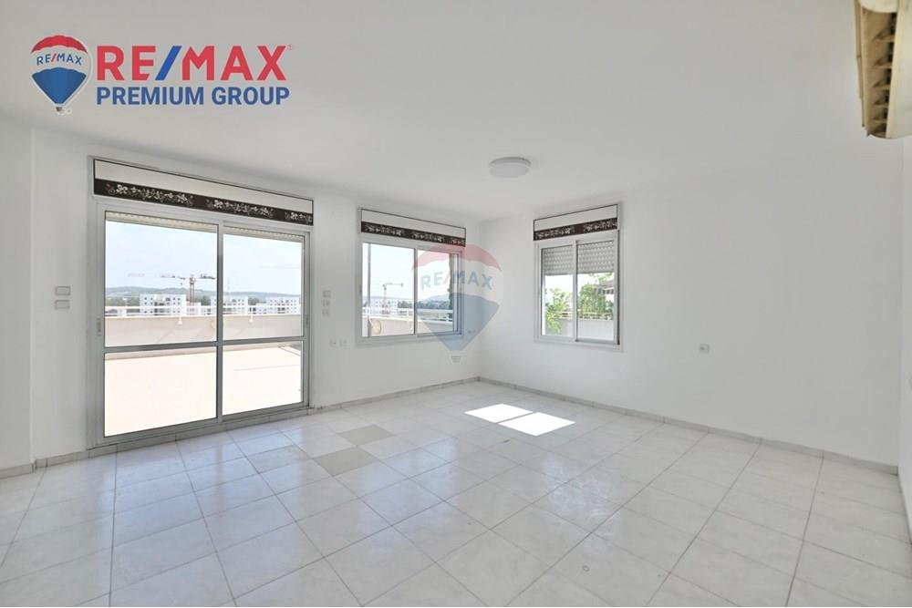 Apartment for Sale in שוהם - Image 2