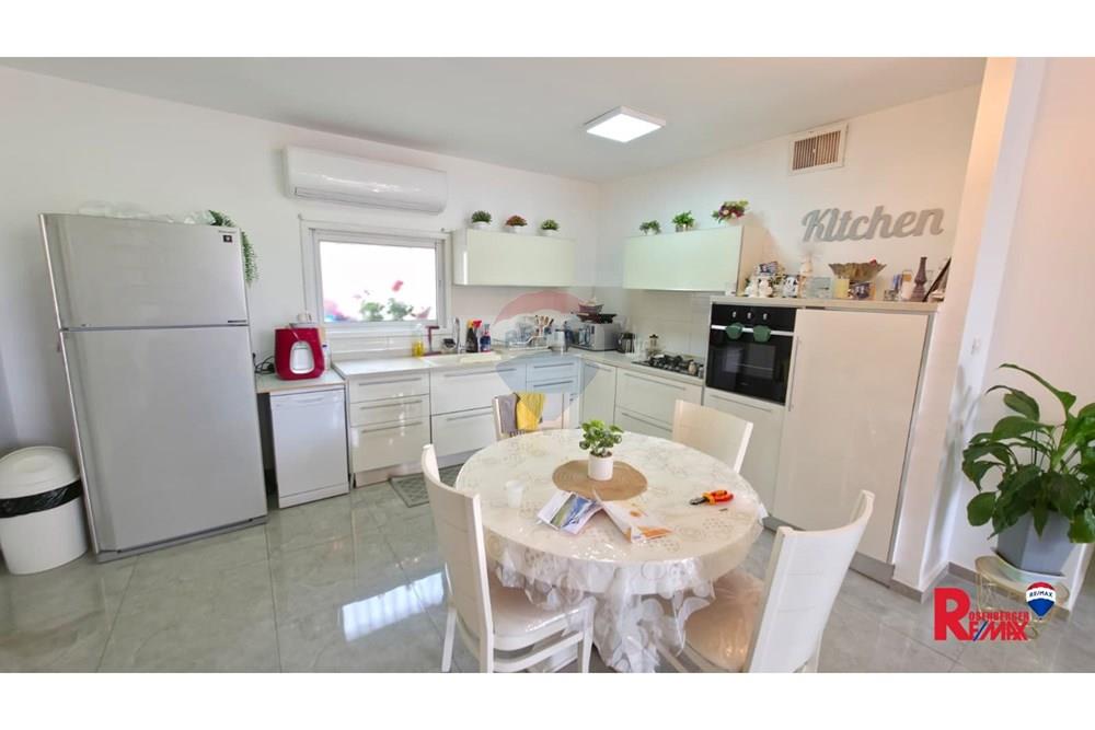 Apartment for Sale in Holon - Image 3