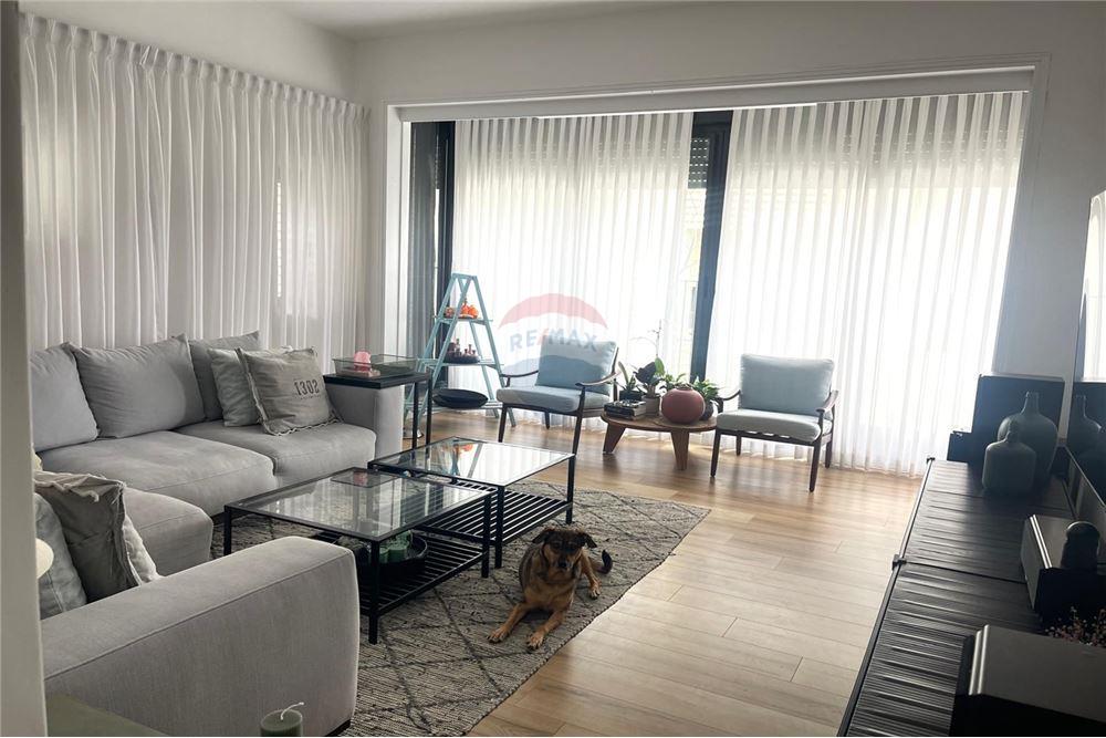 Apartment for Sale in Tel Aviv - Image 2