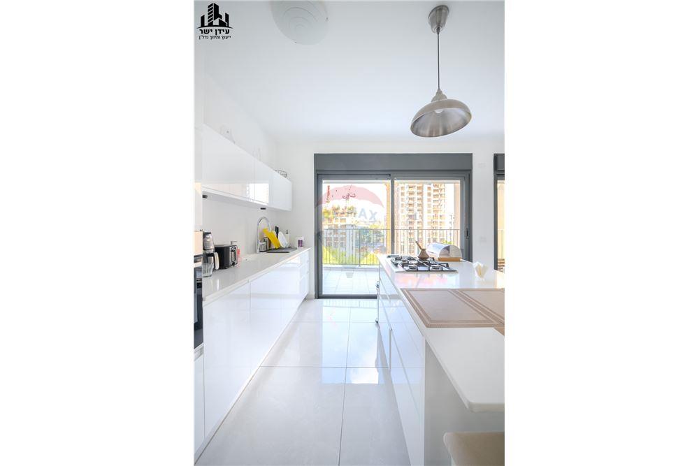 Apartment for Sale in Tel Aviv - Image 4
