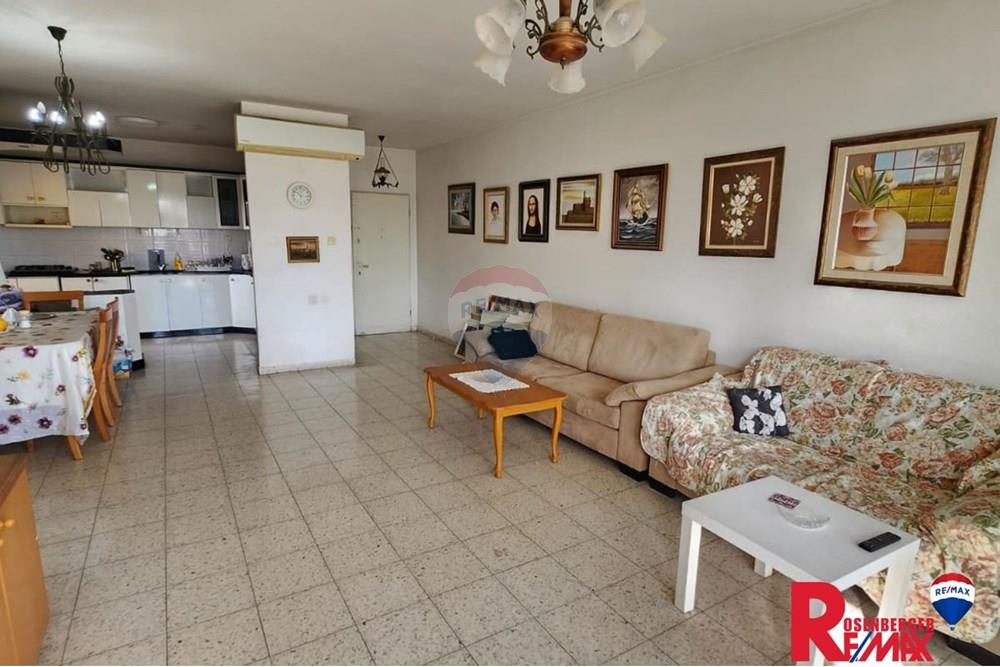 Apartment for Sale in Bat Yam - Image 2