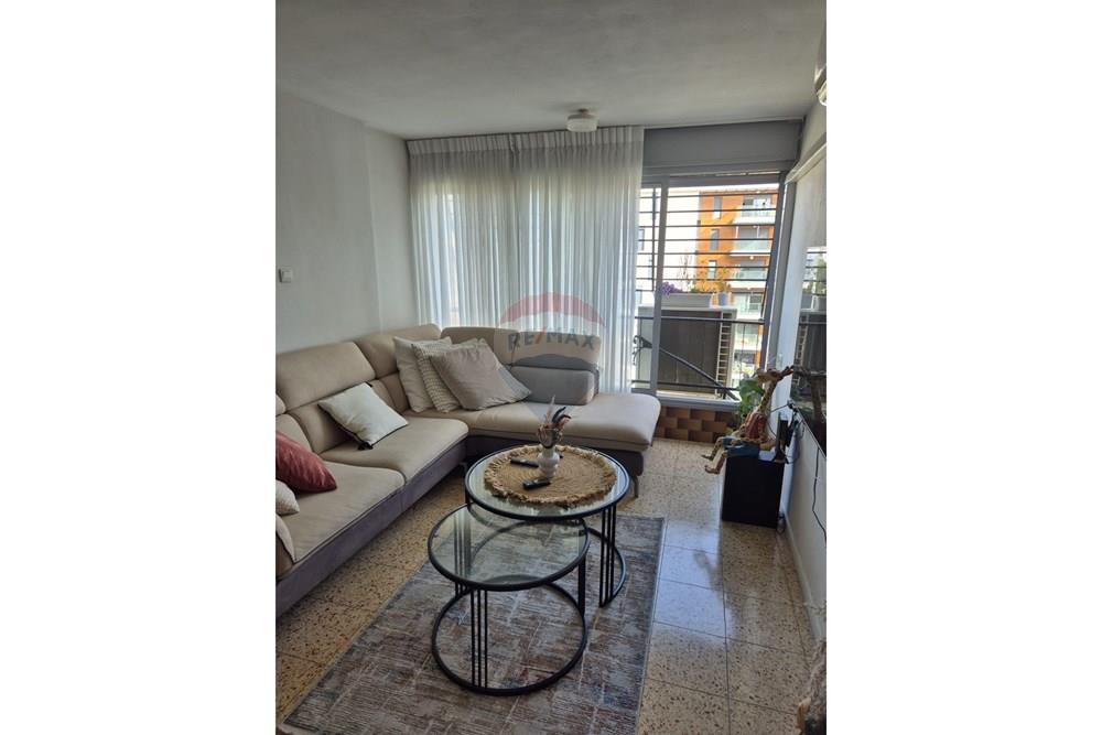 Apartment for Sale in Tel Aviv - Image 4