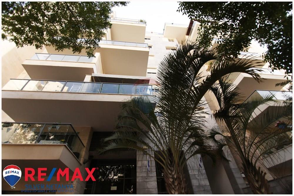 Apartment for Sale in Netanya - Image 2