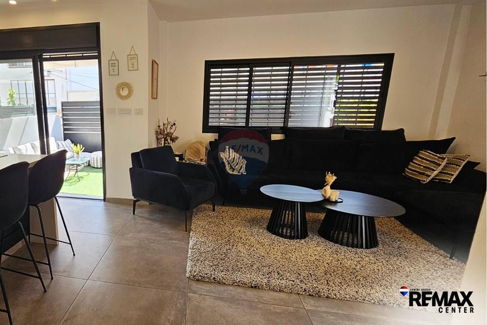 Apartment for Sale in Holon - Image 1