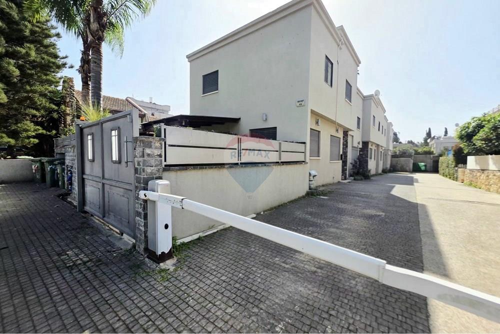 House for Sale in Hadera - Image 1