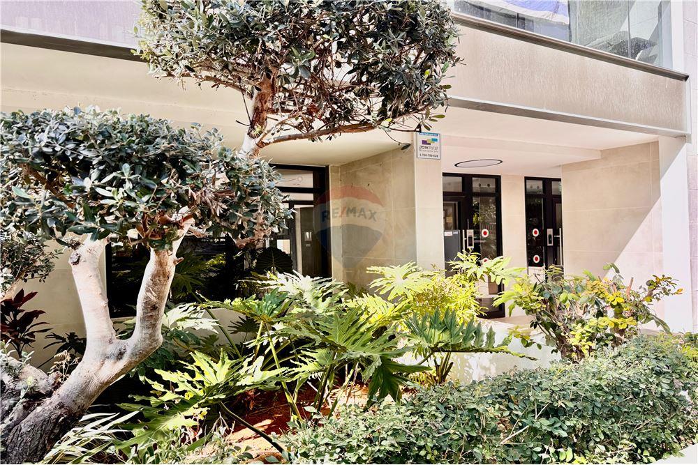 Apartment for Sale in Ra'anana - Image 6