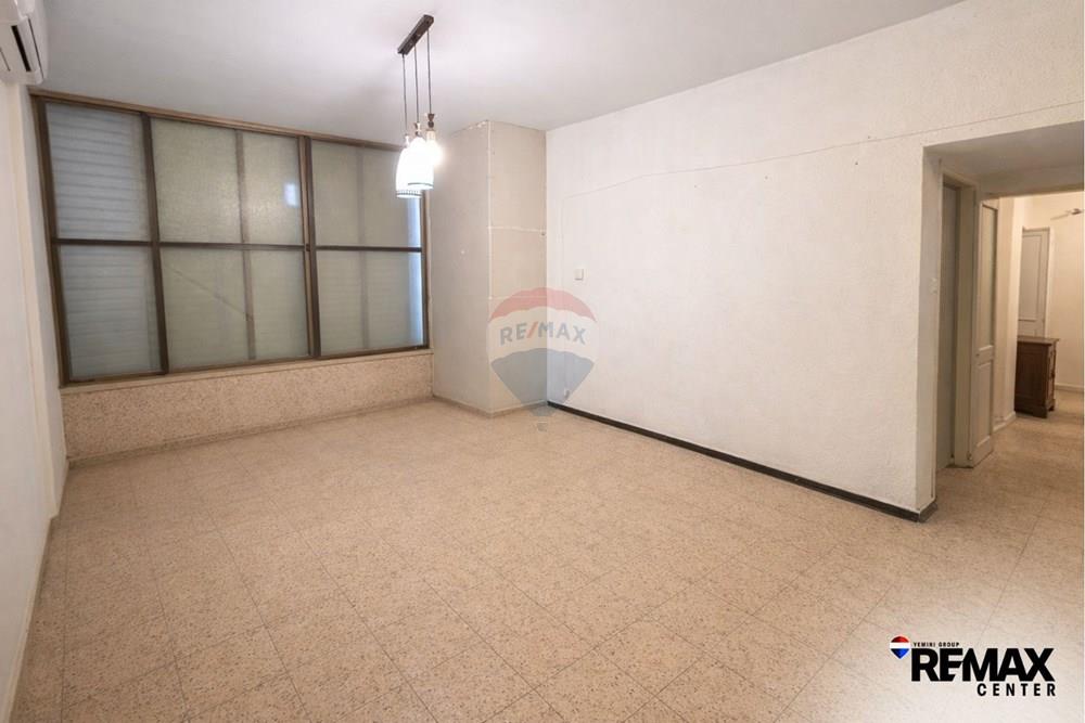 Apartment for Sale in Rishon LeZion - Image 1
