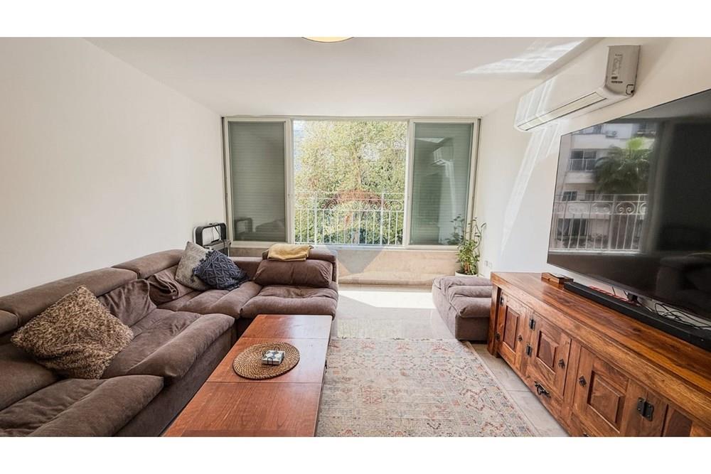 Apartment for Sale in Kfar Saba - Image 1