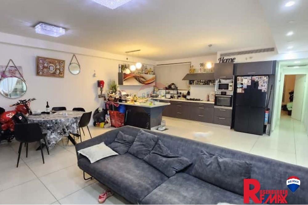 Apartment for Sale in Holon - Image 3
