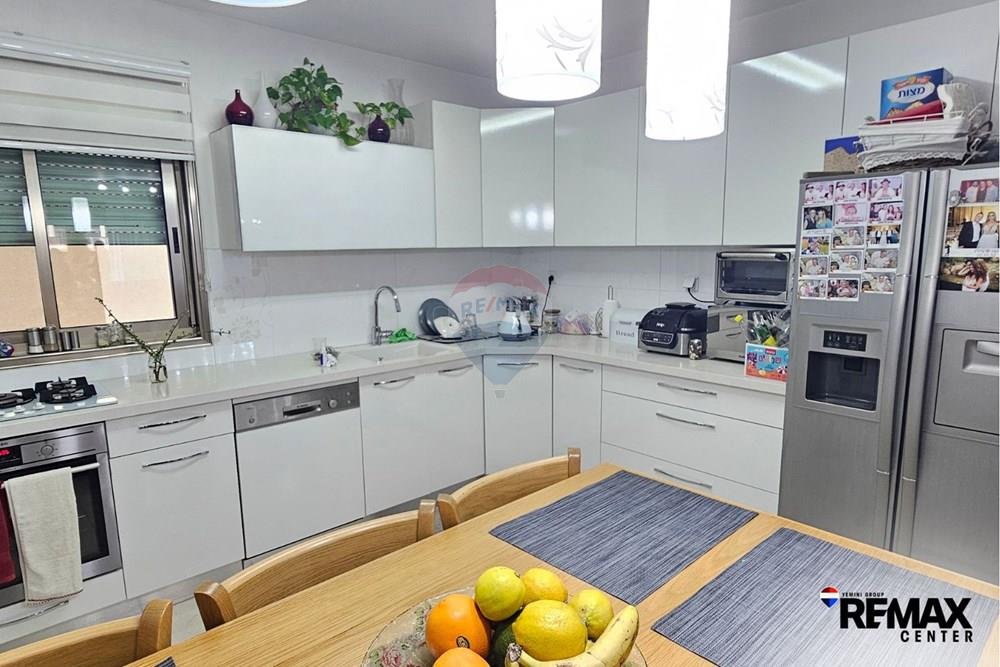 Apartment for Sale in Holon - Image 2