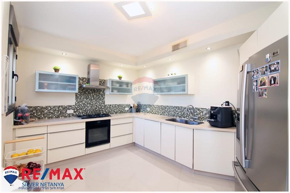 Apartment for Sale in Hadera - Image 3