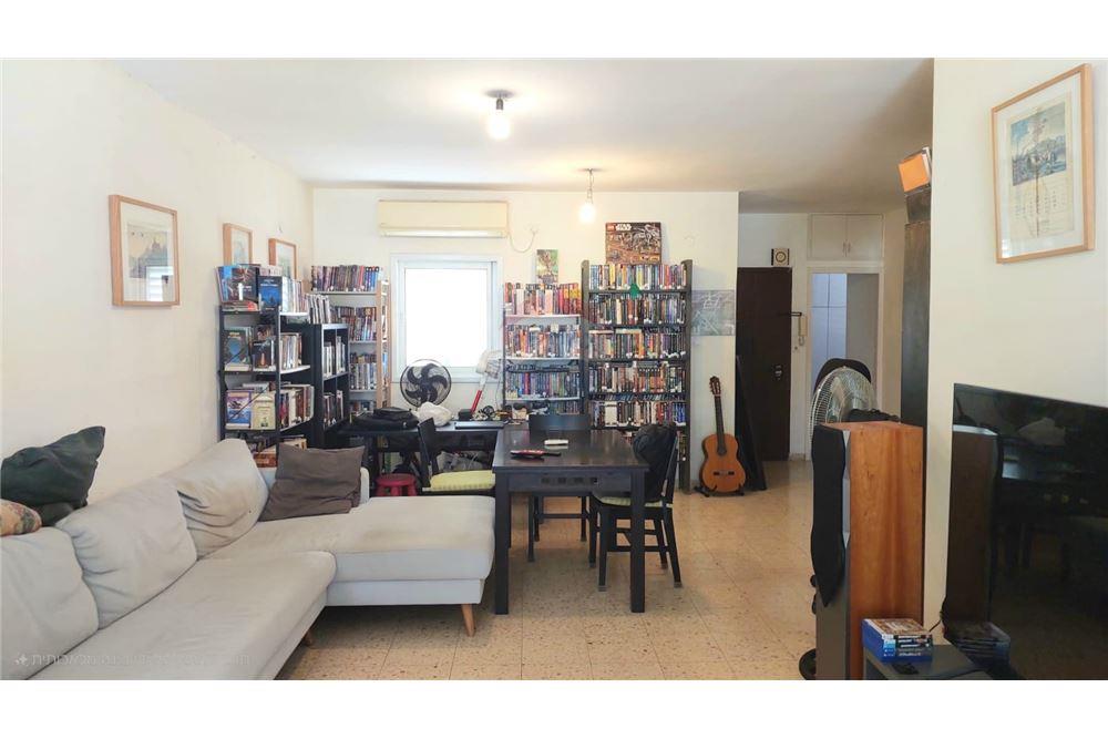Apartment for Sale in Tel Aviv - Image 2