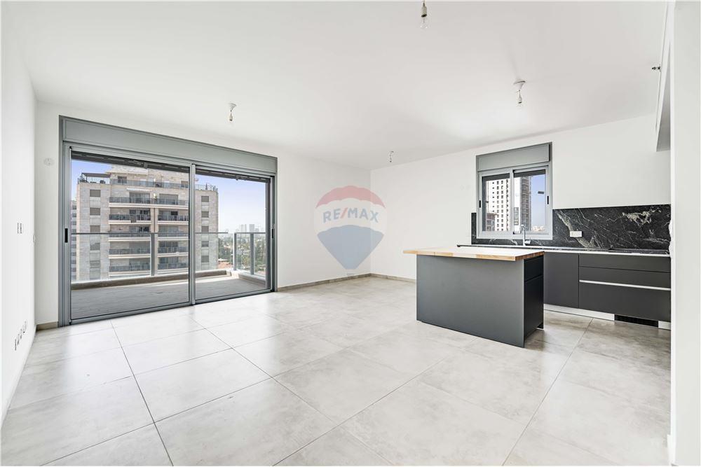 Apartment for Sale in קרית אונו - Image 2