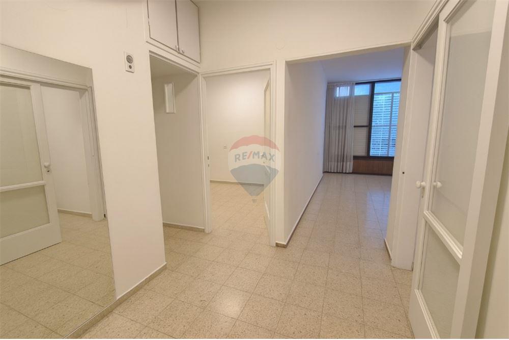 Apartment for Sale in Tel Aviv - Image 2