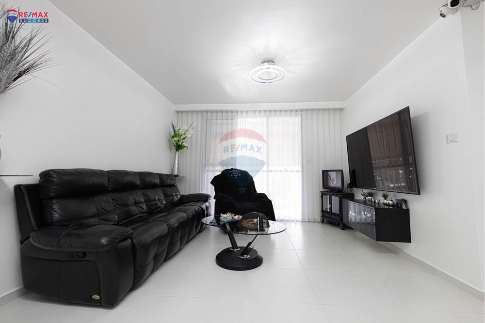 Apartment for Sale in Lod - Image 1