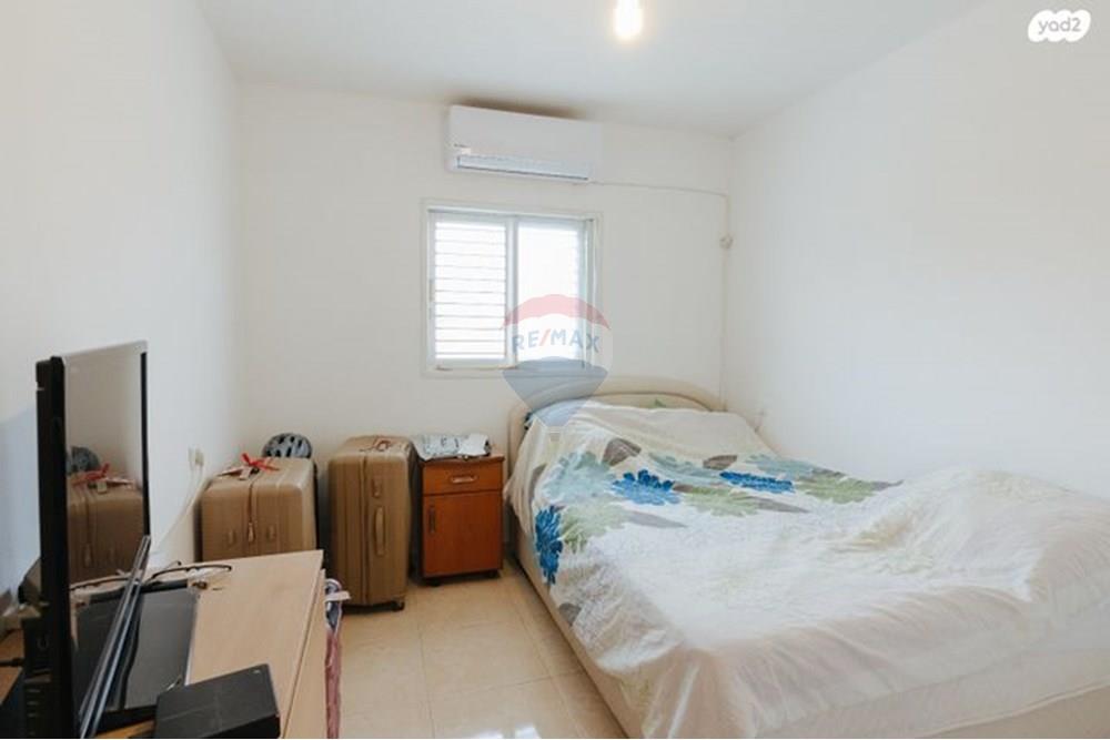 Apartment for Sale in Yehud - Image 2