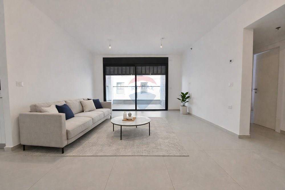 Apartment for Sale in Or Yehuda - Image 2