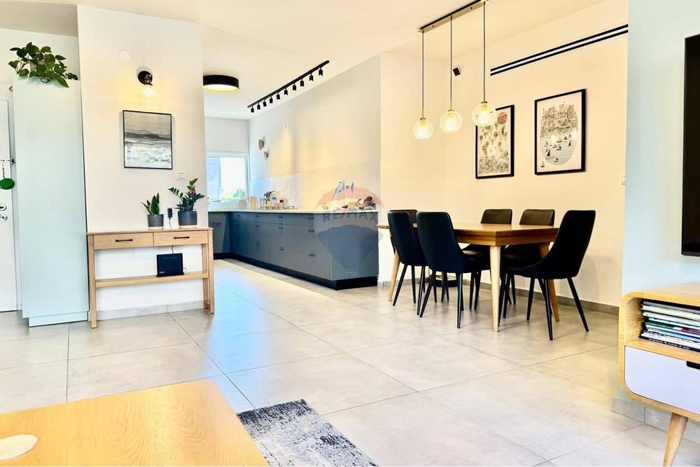 Apartment for Sale in Ra'anana - Image 4