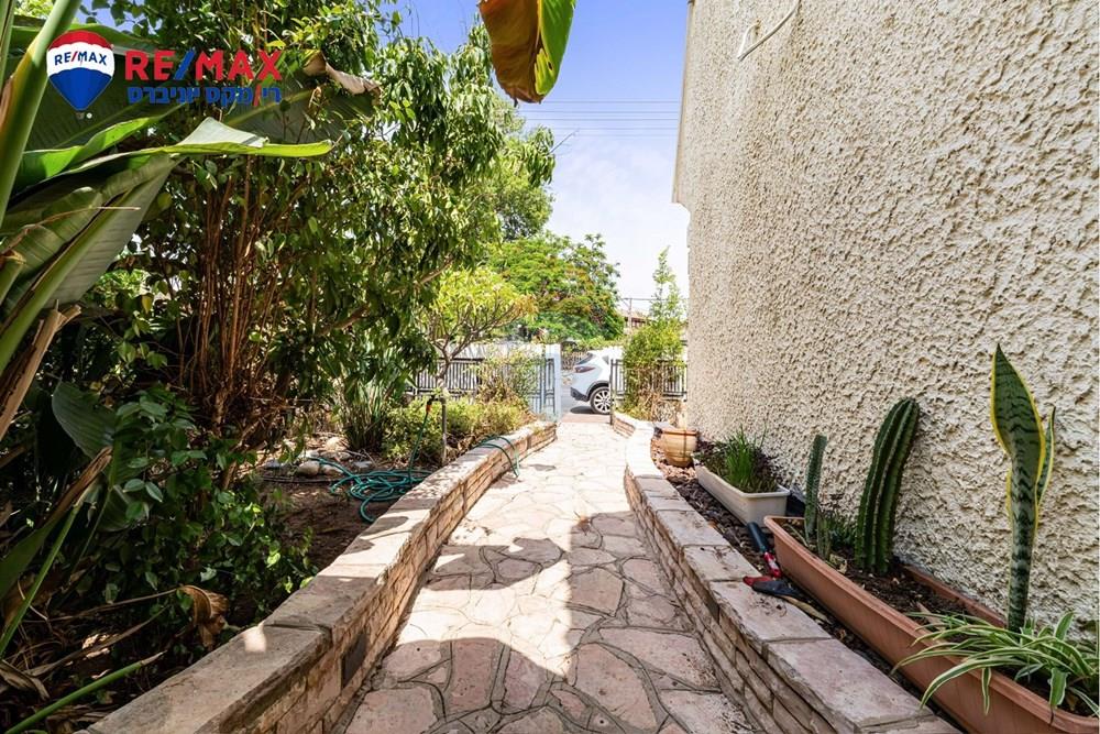 House for Sale in Rehovot - Image 6