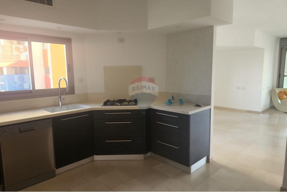 Apartment for Sale in Tel Aviv - Image 2