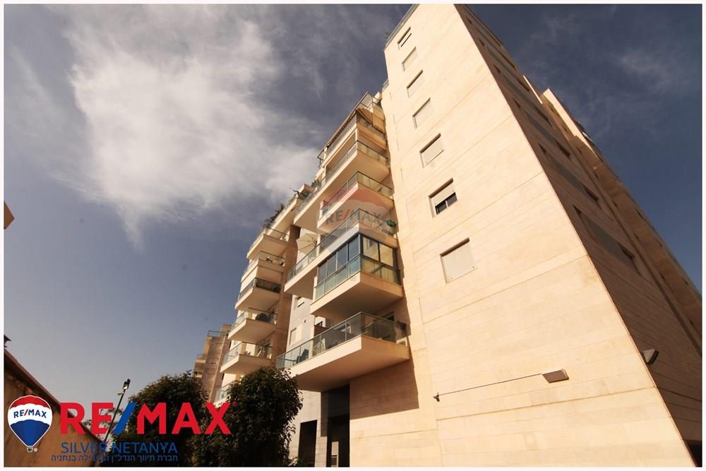 Apartment for Sale in Netanya - Image 1