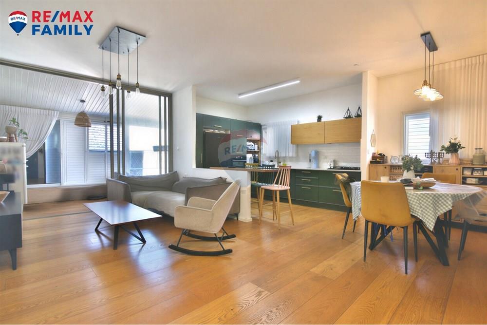 Apartment for Sale in קרית מוצקין - Image 2