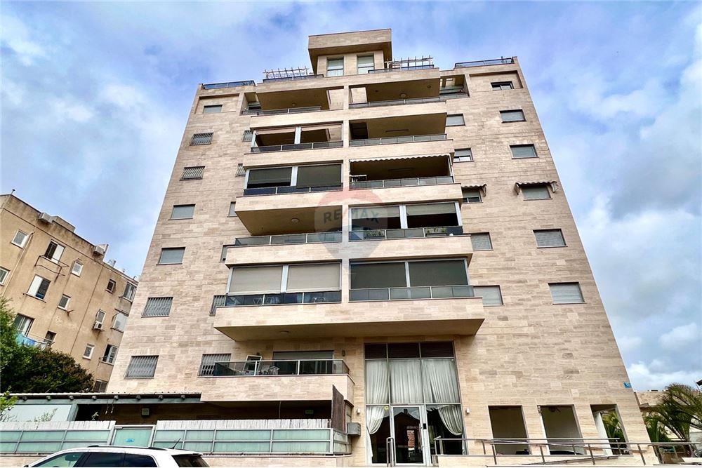 Apartment for Sale in Netanya - Image 2