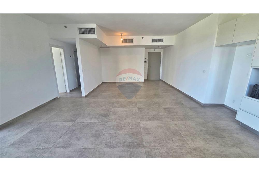 Apartment for Sale in Tel Aviv - Image 3