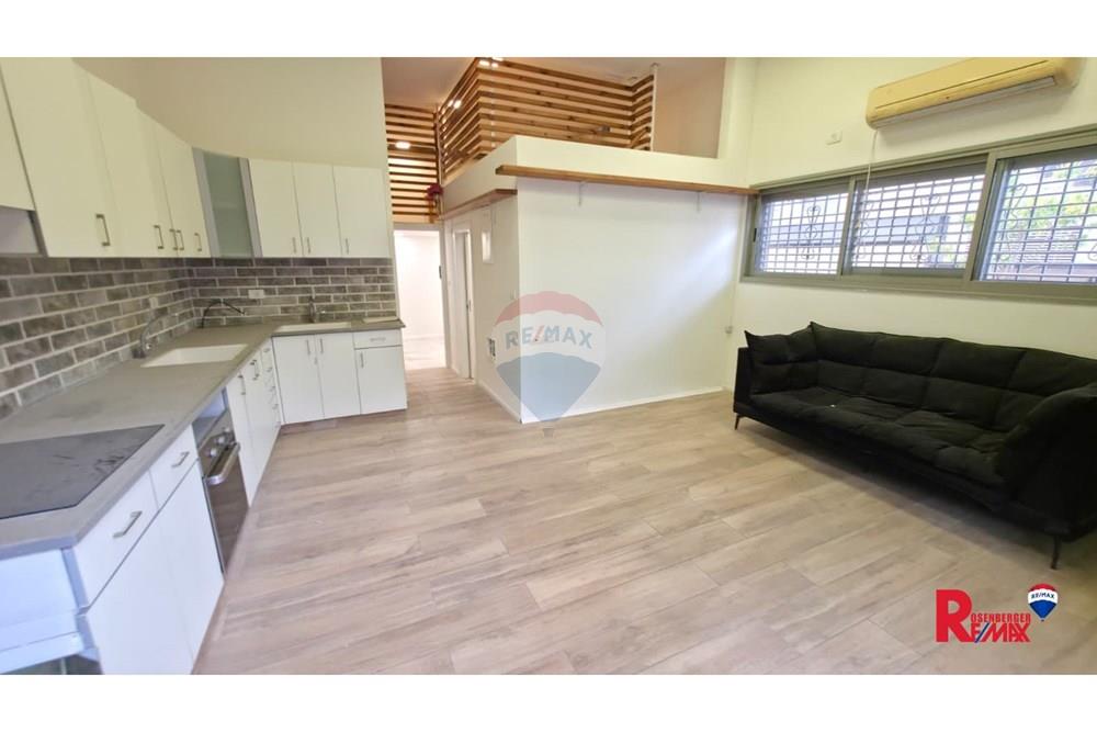 Apartment for Sale in Bnei Brak - Image 3