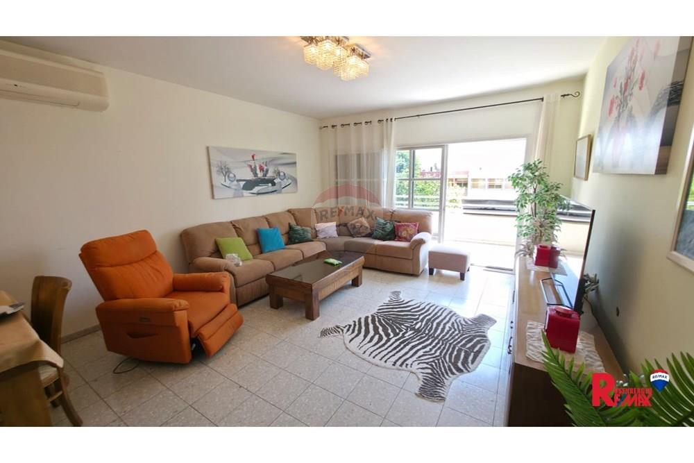 Apartment for Sale in Rishon LeZion - Image 1