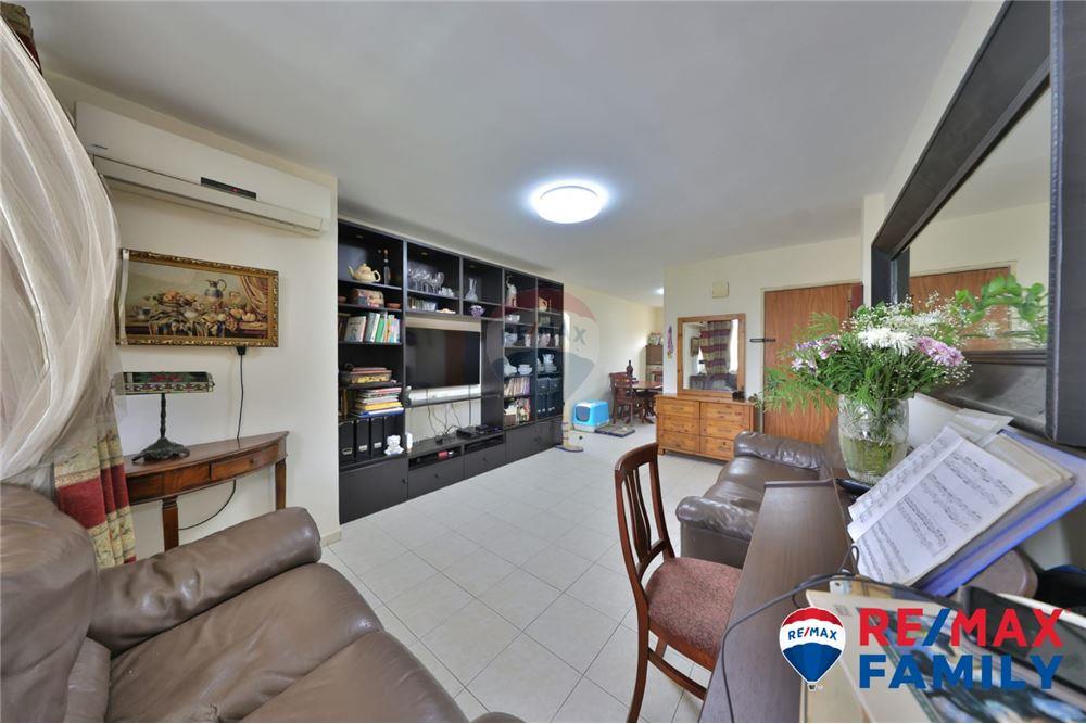 Apartment for Sale in קרית מוצקין - Image 3
