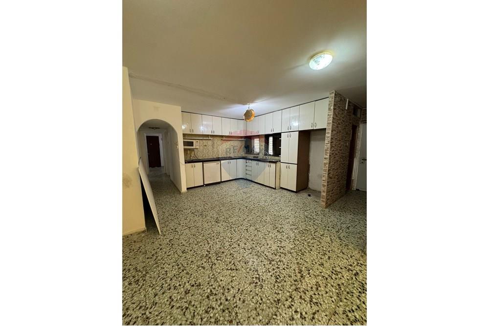 Apartment for Sale in Lod - Image 1
