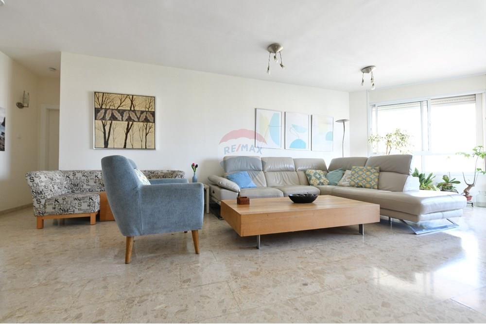 Apartment for Sale in Givat Shmuel - Image 1