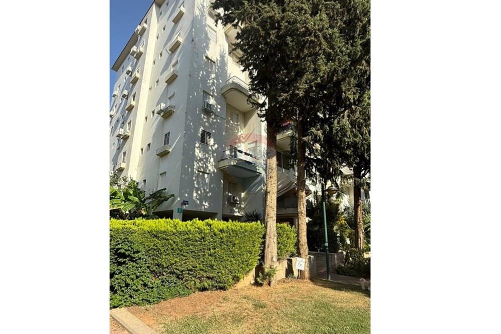 Apartment for Sale in Kfar Saba - Image 5