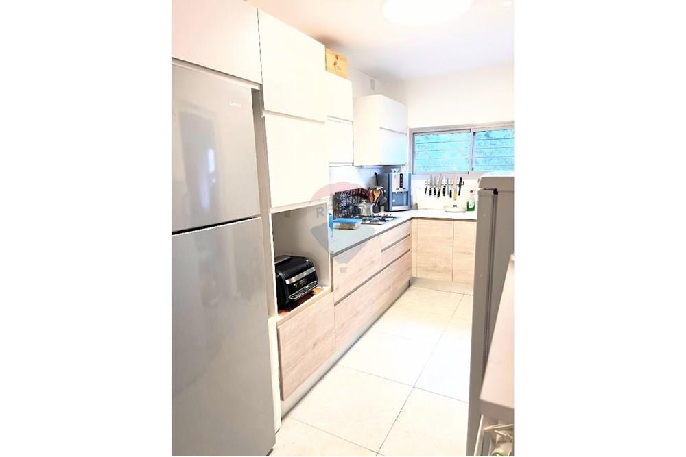Apartment for Sale in מעלות - Image 2