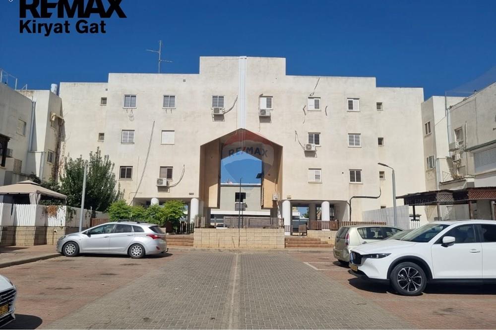 Apartment for Sale in קרית גת - Image 1