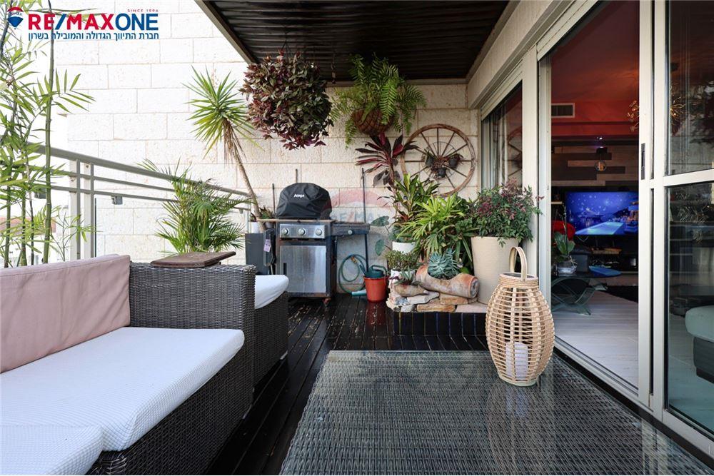 Apartment for Sale in Kfar Saba - Image 5
