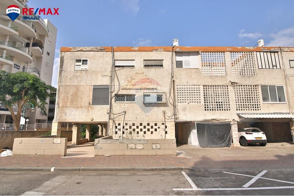 Apartment for Sale in Kiryat Yam - Image 2
