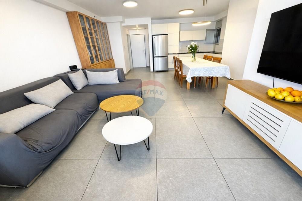 Apartment for Sale in Yehud - Image 7