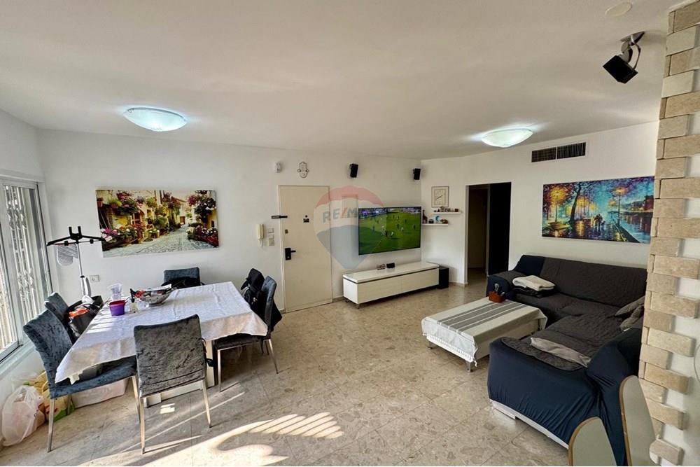 Apartment for Sale in Tel Aviv - Image 4
