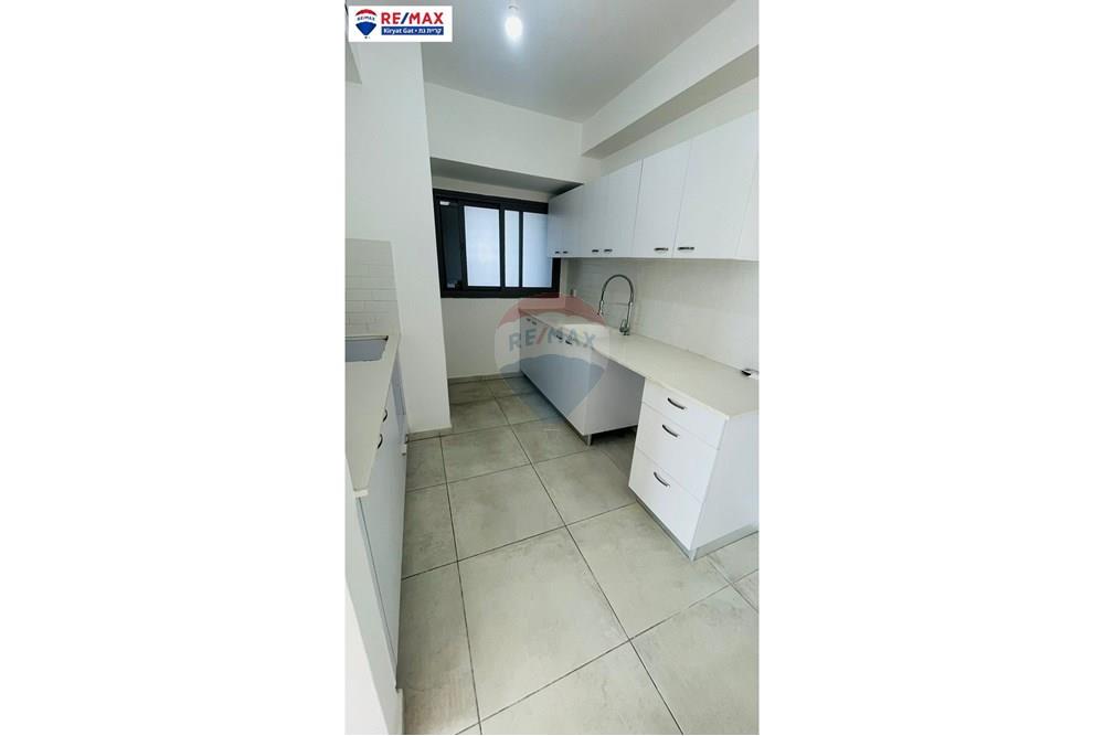 Apartment for Sale in קרית גת - Image 6